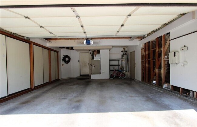 Building Photo - Gorgeous & Open Floor Plan House 4.Bed+3.Bath with Solar System AVAILABLE