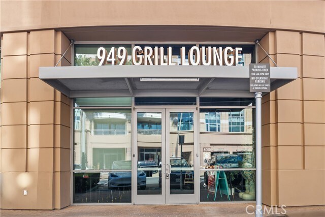 Building Photo - 5042 Scholarship