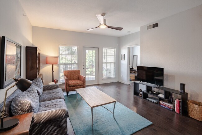 Building Photo - 6810 Deatonhill Dr