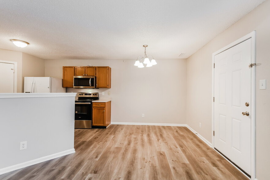 Building Photo - 16804 Lowell Dr