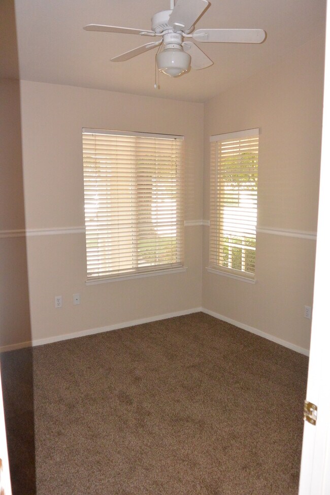 Building Photo - Desirable SW area