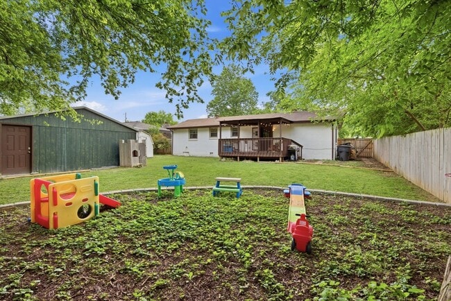 Building Photo - 3 Bedroom/ 2 Bath Home, Fenced Yard, Covered Porch, Large Workshop/Storage Building, Small storag...