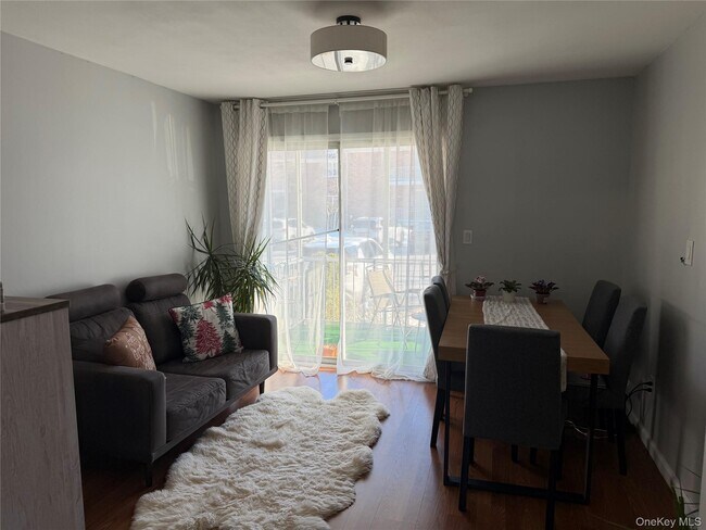 Building Photo - 68 Bon Aire Cir