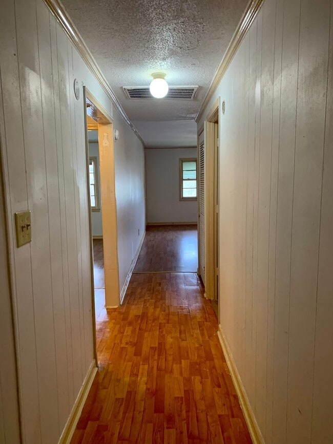 Building Photo - Promise Land North --  Charming 3 bedroom home in heart of Historic Walking District Downtown Mor...