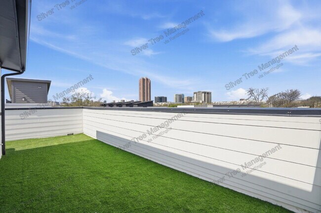 Building Photo - 4520 Cabell Dr