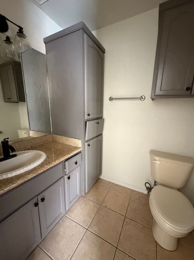 Building Photo - 1208 S Diplomat Dr