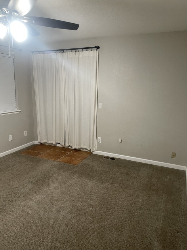 Building Photo - 3228 W Girard Ave