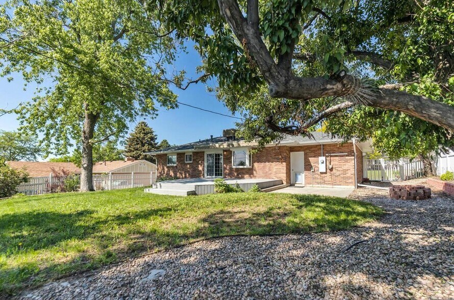 Building Photo - Beautiful Lakewood ranch-style home near Jackson Park