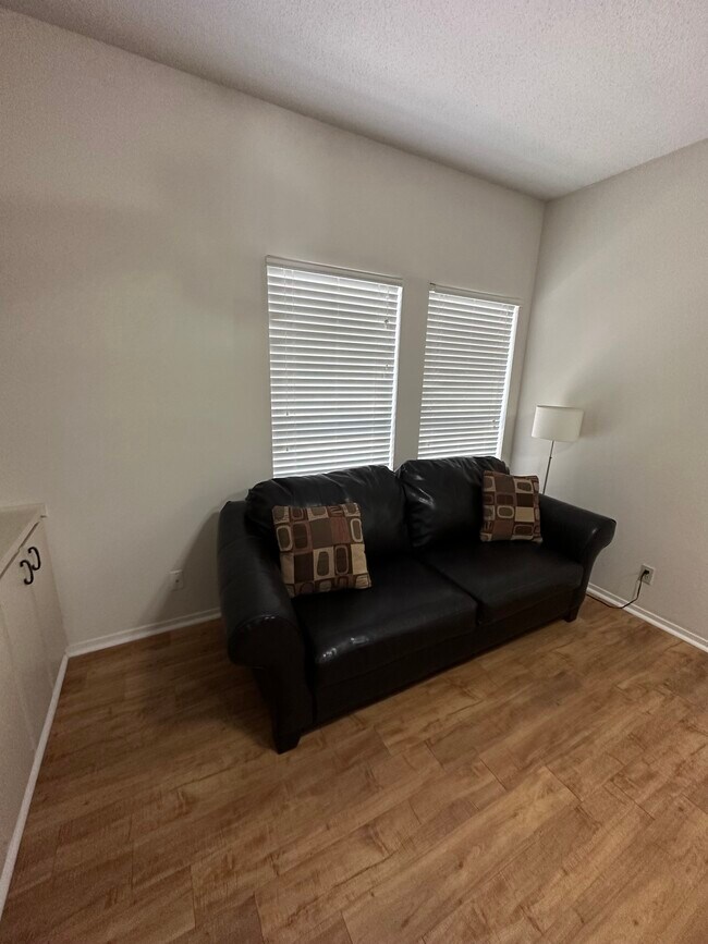 Living room - 2905 Swisher St