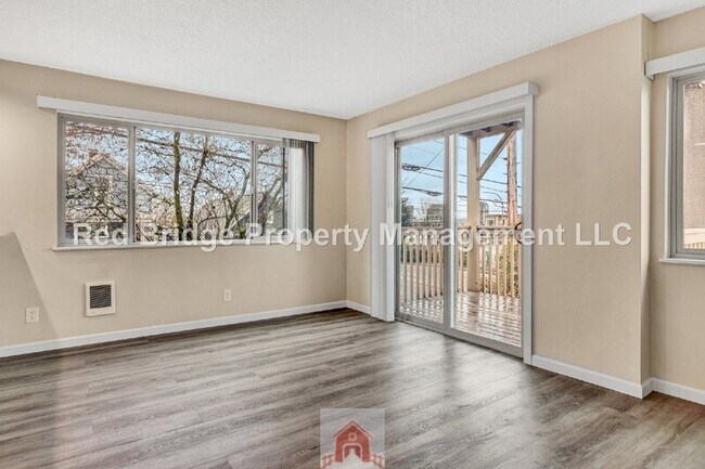 Building Photo - 4314 Southwest View Point Ter