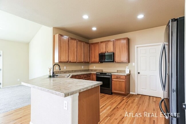 Building Photo - 11060 River Oaks Ln