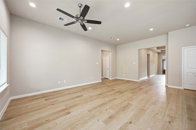Building Photo - 3915 Sugardale St