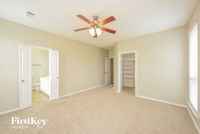 Building Photo - 10649 Fossil Hill Dr