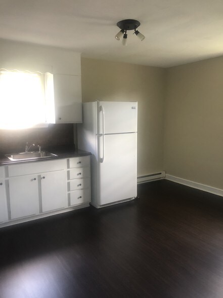 Kitchen - 730 Clevio St