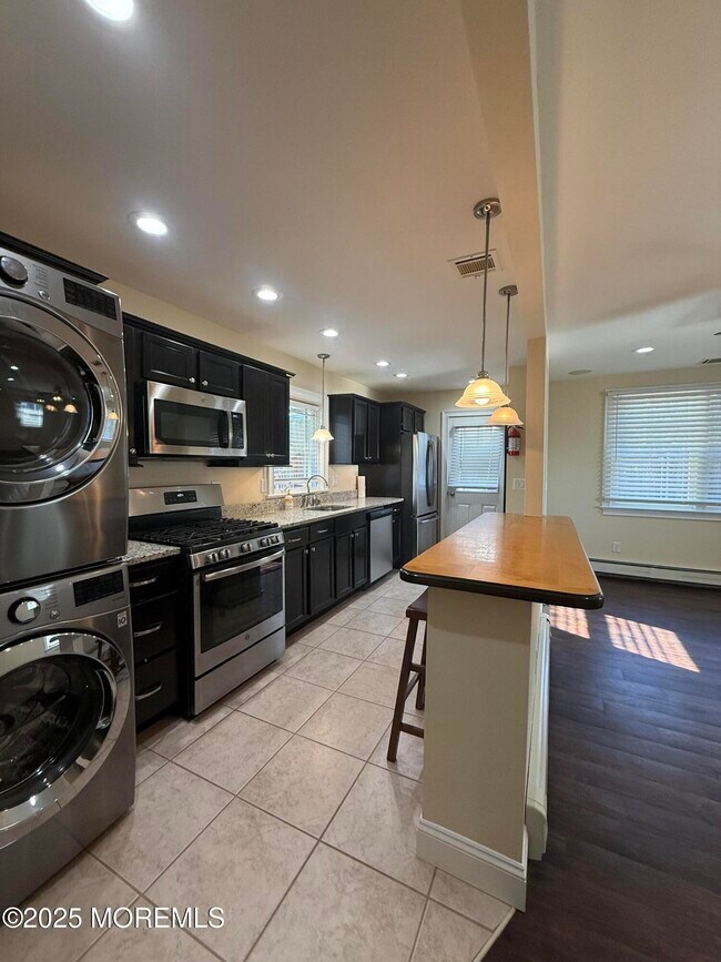 Building Photo - 9 Main St