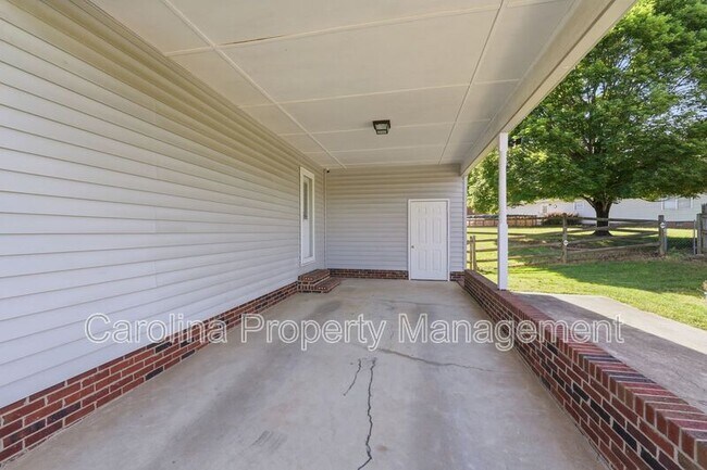Building Photo - 1607 McFarland Dr