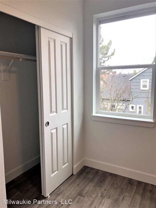 Building Photo - 7510 SE Milwaukie Ave