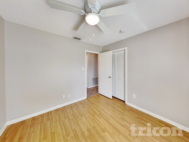 Building Photo - 1757 Lakeview Village Dr