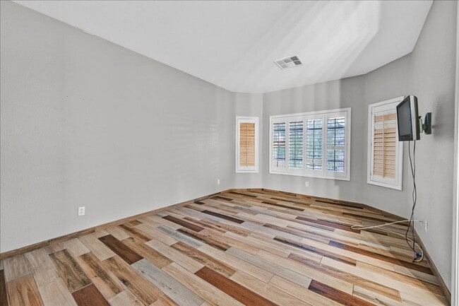 Building Photo - Fully Upgraded 5 Bedroom 4.5 Bathroom in Guard Gated Foothills Community!