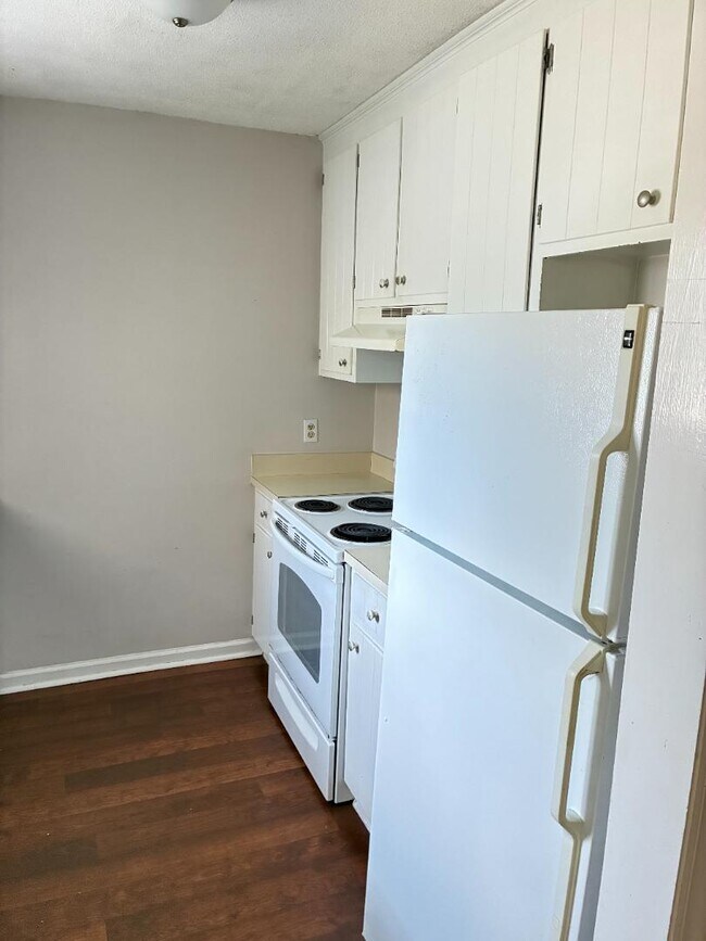 Building Photo - 3701 Nealshire Dr NW