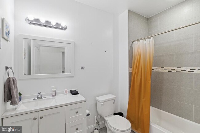 Building Photo - 925 N Broad St