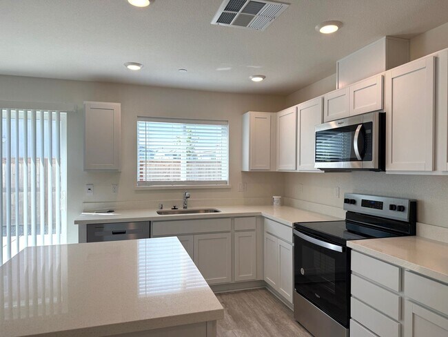 Building Photo - 2024 Shady Tree Cir