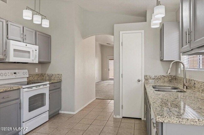 Building Photo - 8142 N Millwheel Pl