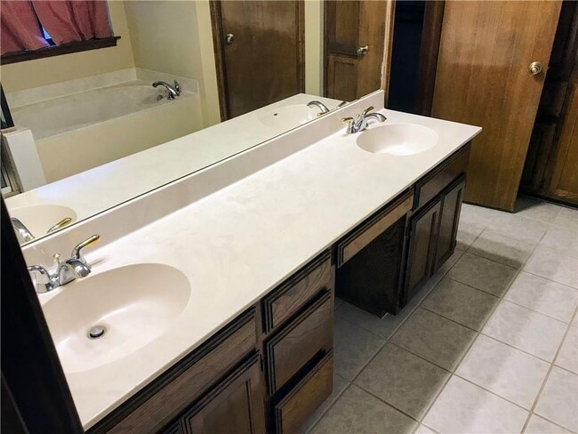 Building Photo - 6104 John Chisum Ln