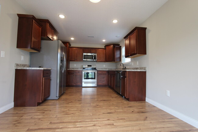 Building Photo - 721 Promenade Dr