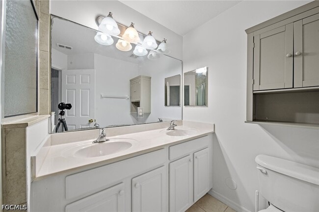 Building Photo - 8273 Pacific Beach Dr