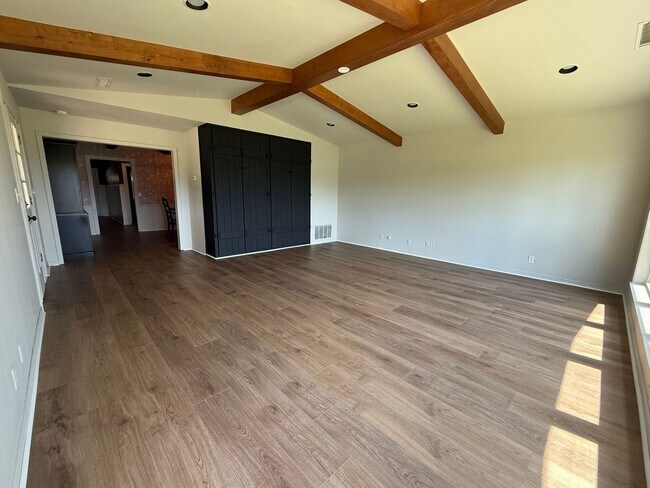 Building Photo - Spacious 4BR House in Tulsa