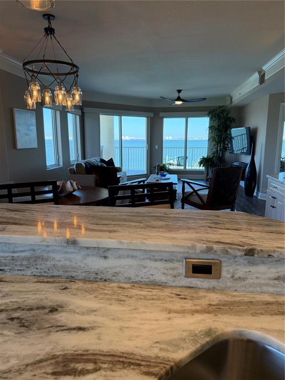 Building Photo - 6025 Sun Blvd