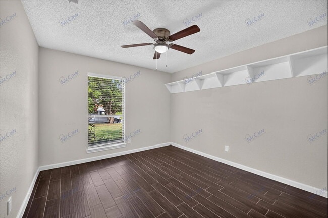 Building Photo - 2607 Parkview Dr