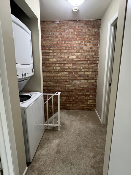 Building Photo - 180 Betty Ct