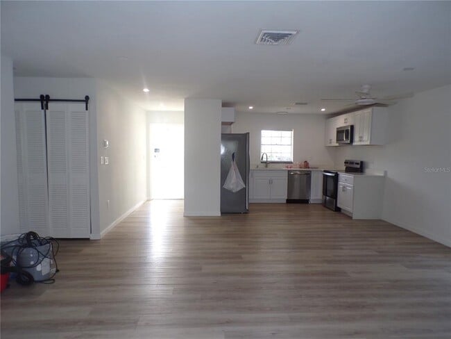 Building Photo - 421 Orchid Dr