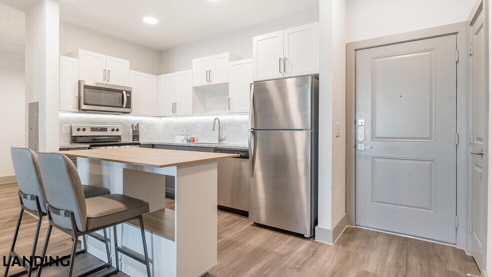 Building Photo - 2995 Railside Lp