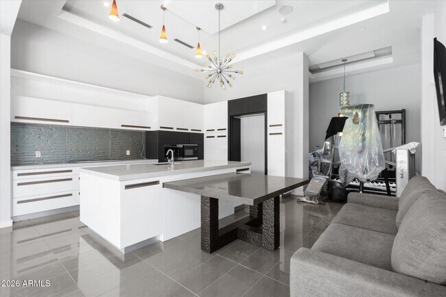 Building Photo - 9979 E Toms Thumb