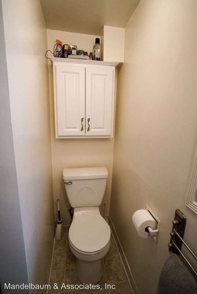 Building Photo - 38 8th Ct