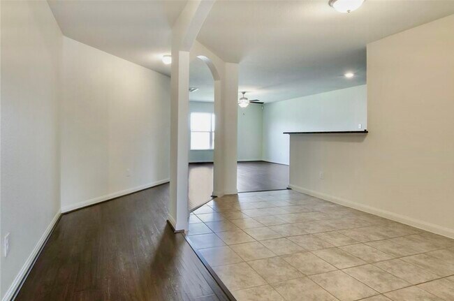Building Photo - 22622 Cloverland Field Dr