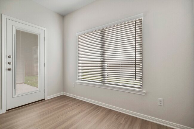 Building Photo - 417 Mustang Trot Dr