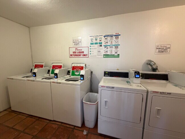 Building Photo - Enjoy the San Clemente lifestyle!
