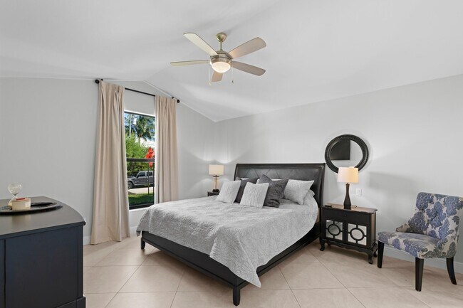 Building Photo - 1050 Brooks Ln