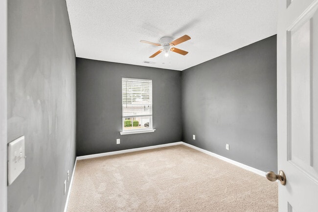 Building Photo - 106 Briar Hollow Dr