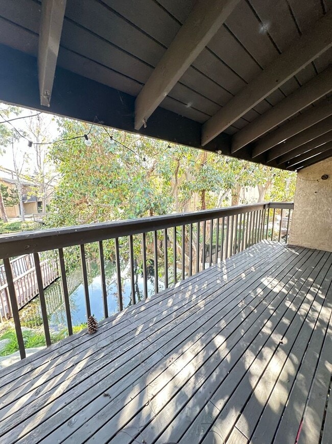 Building Photo - Long Beach 2 bed 2 bath - 2 Car Gar - Gated Community - Great Amenities!