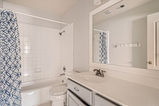 Building Photo - 4 br, 2.5 bath House - 3632 Sumter Glade UNIT