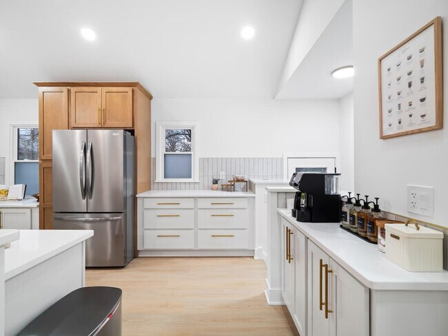 Building Photo - 4155 Ascot Ln