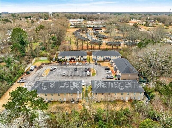 Building Photo - 407 Maple Way