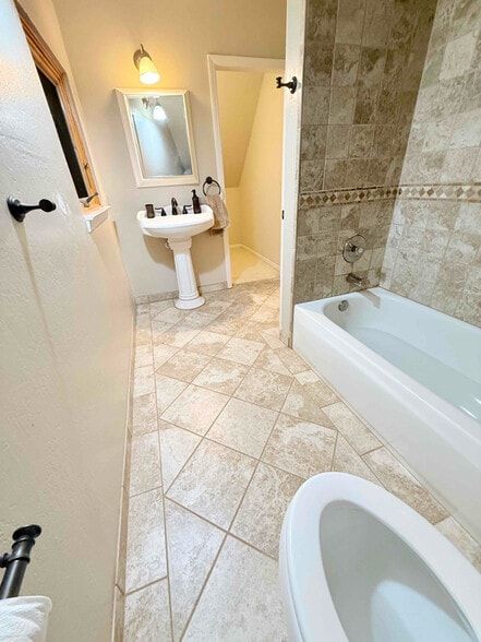 Building Photo - 1550 Indian Valley Rd