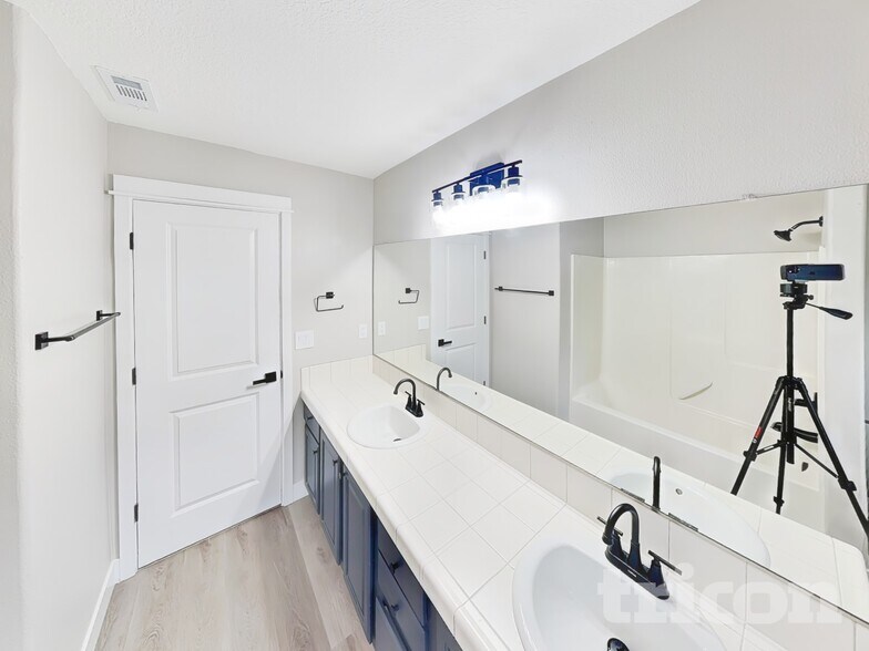 Building Photo - 14657 SE Natalya St