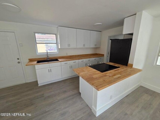 Building Photo - 2097 Baldwin St